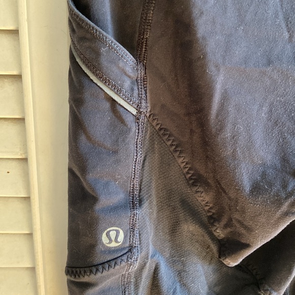 Lululemon Black Capri Leggings with pockets size 10? - Picture 4 of 8